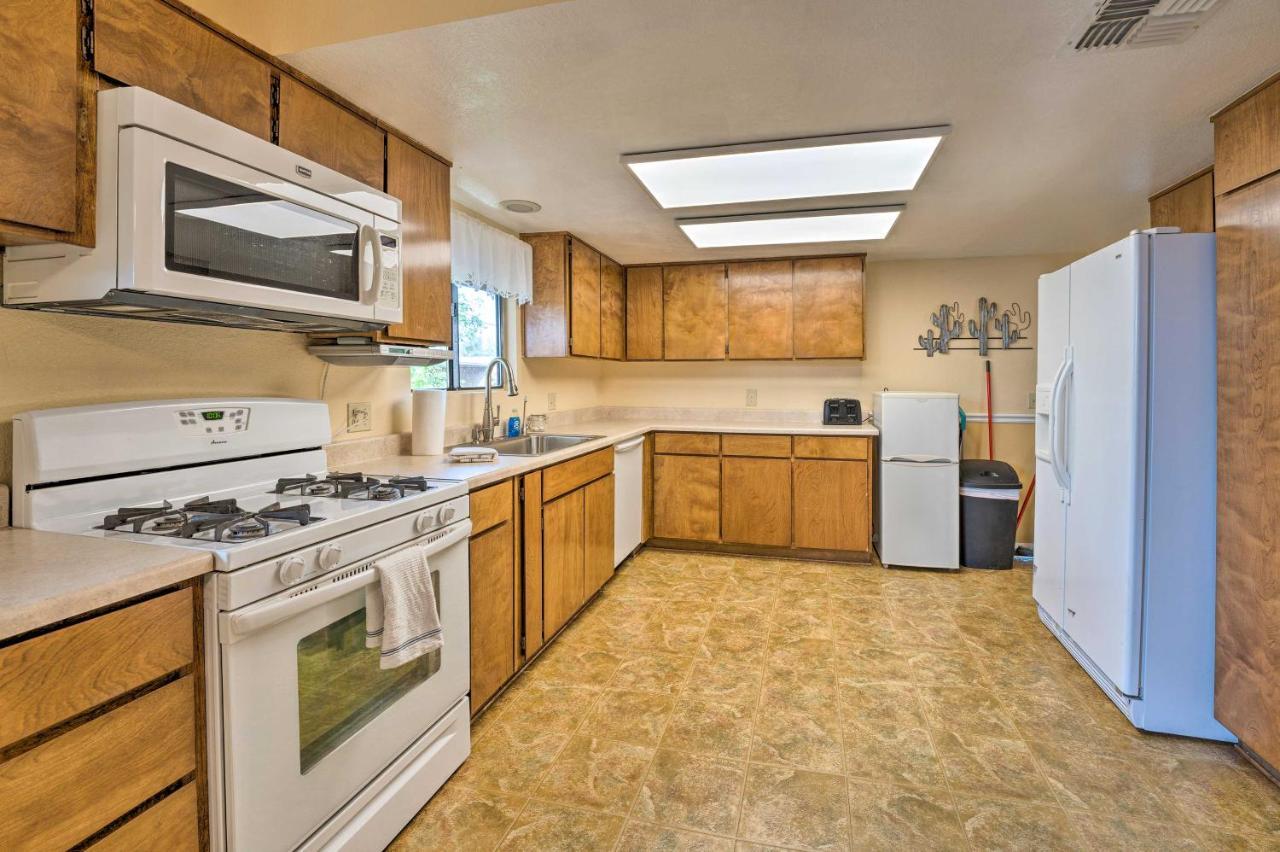 Updated Family Home - 2 Blocks To Colorado River! Bullhead City Luaran gambar